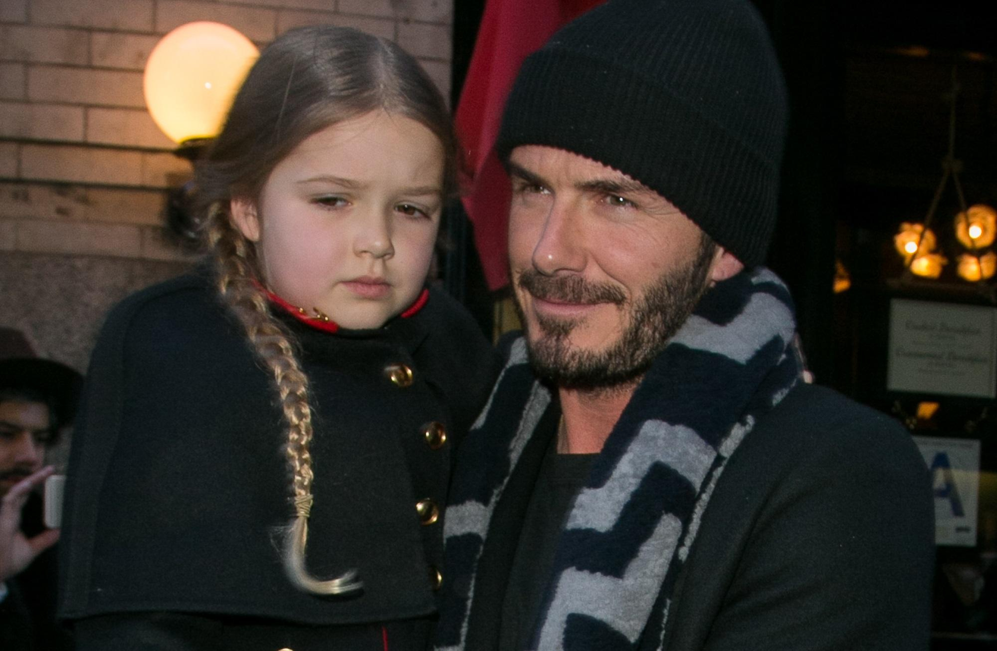 Папина дочка: Дэвид Бекхэм похвастался талантом к кулинарии 7-летней Харпер – фото