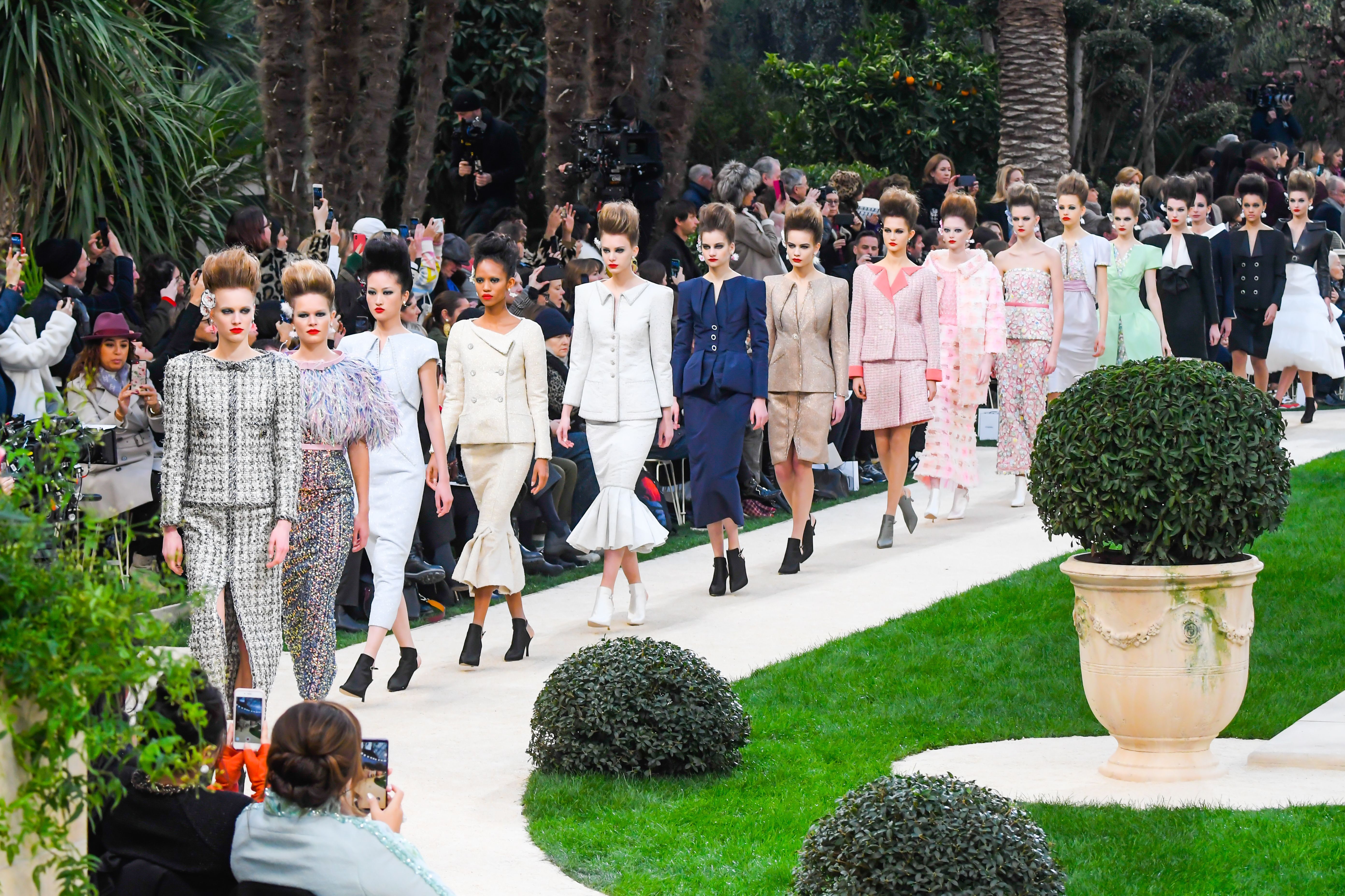 Помер Карл Лагерфельд: останній показ Chanel весна-літо 2019 Помер Карл Лагерфельд: останній показ Chanel весна-літо 2019