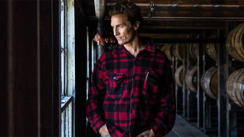 С длинными волосами и бородой: Мэттью Макконахи кардинально сменил имидж в новой комедии