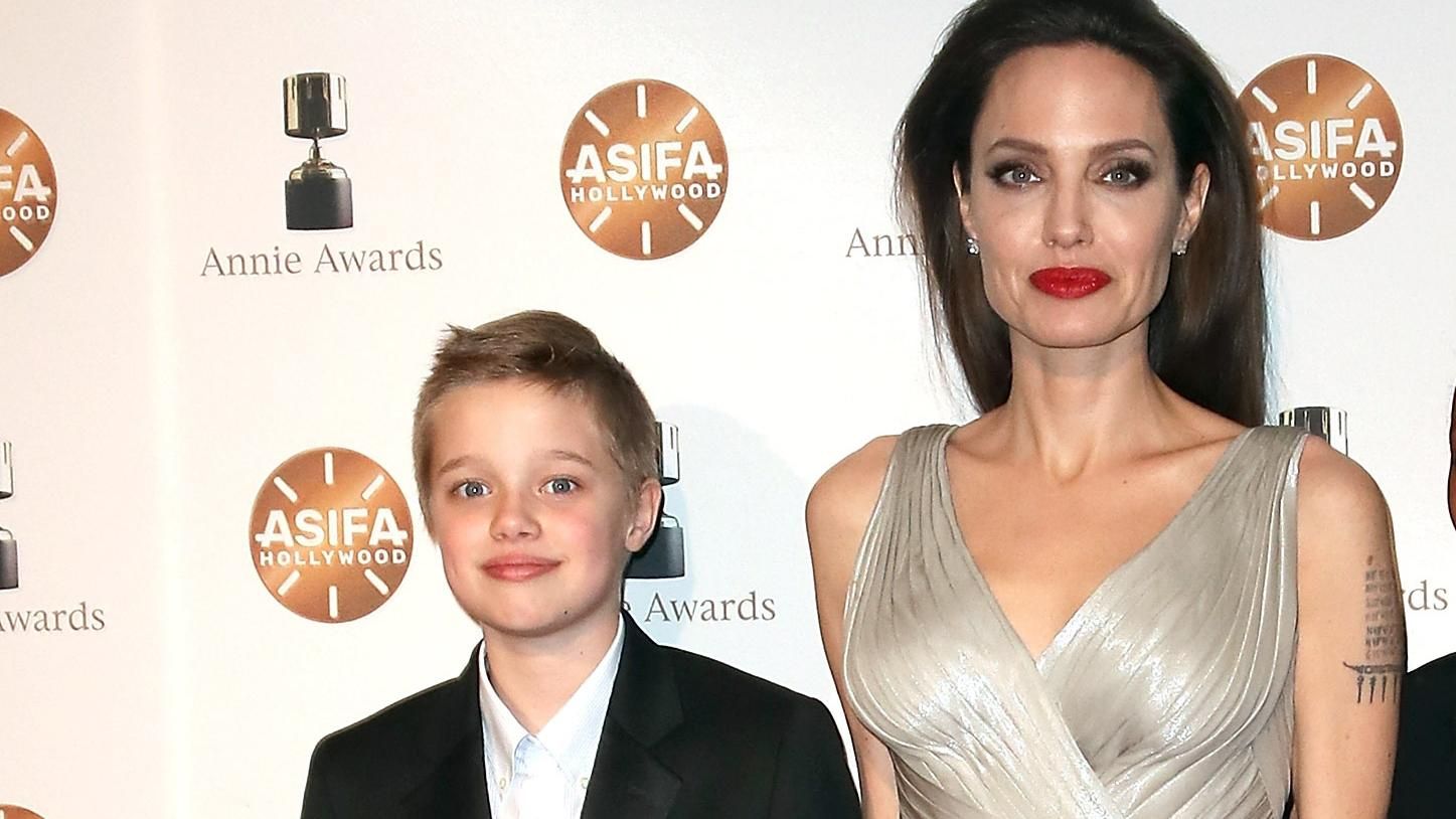 12-летняя дочь Анджелины Джоли хочет переехать к родителям Брэда Питта: неожиданные детали