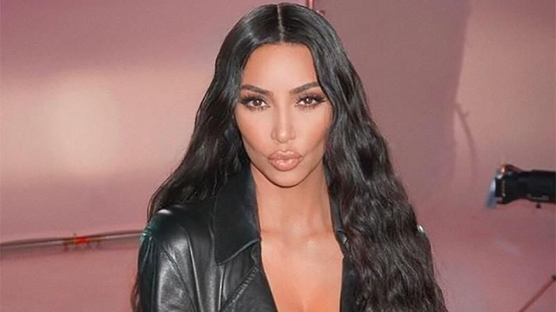 Не впізнати: Кім Кардашян показала кардинально іншу зачіску в рекламі Не впізнати: Кім Кардашян показала кардинально іншу зачіску в рекламі