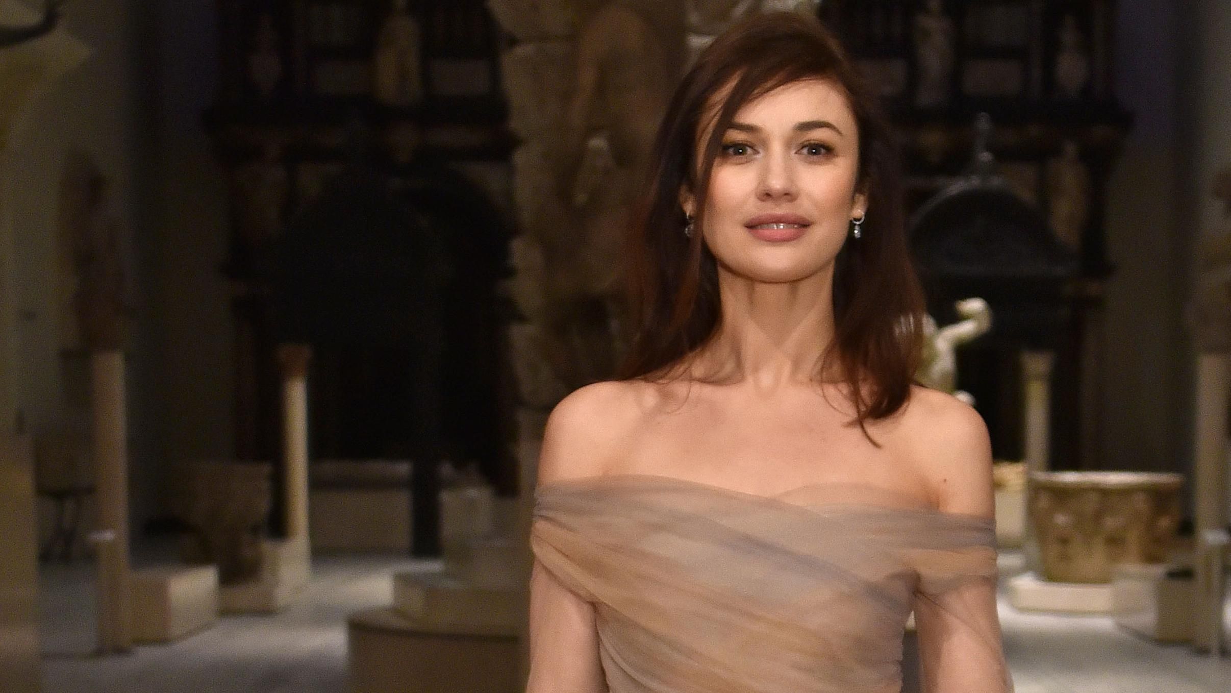 Ольга Куриленко зачарувала ніжним образом у вишуканій сукні від Dior: ефектні фото