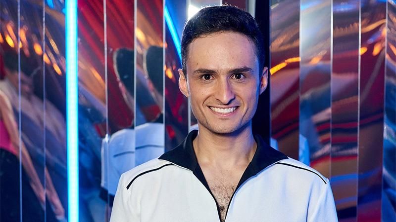 Юморист Игорь Ласточкин кардинально изменил прическу: видеофакт Юморист Игорь Ласточкин кардинально изменил прическу: видеофакт