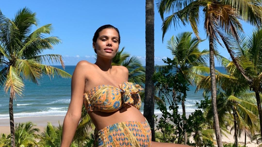 Горячая мамочка: беременная Тина Кунаки взбудоражила сеть пляжным фото