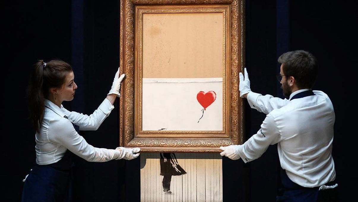 Знаменитая картинка Бэнкси впервые появилась на выставке после "уничтожения": фотодоказательство Знаменитая картинка Бэнкси впервые появилась на выставке после "уничтожения": фотодоказательство