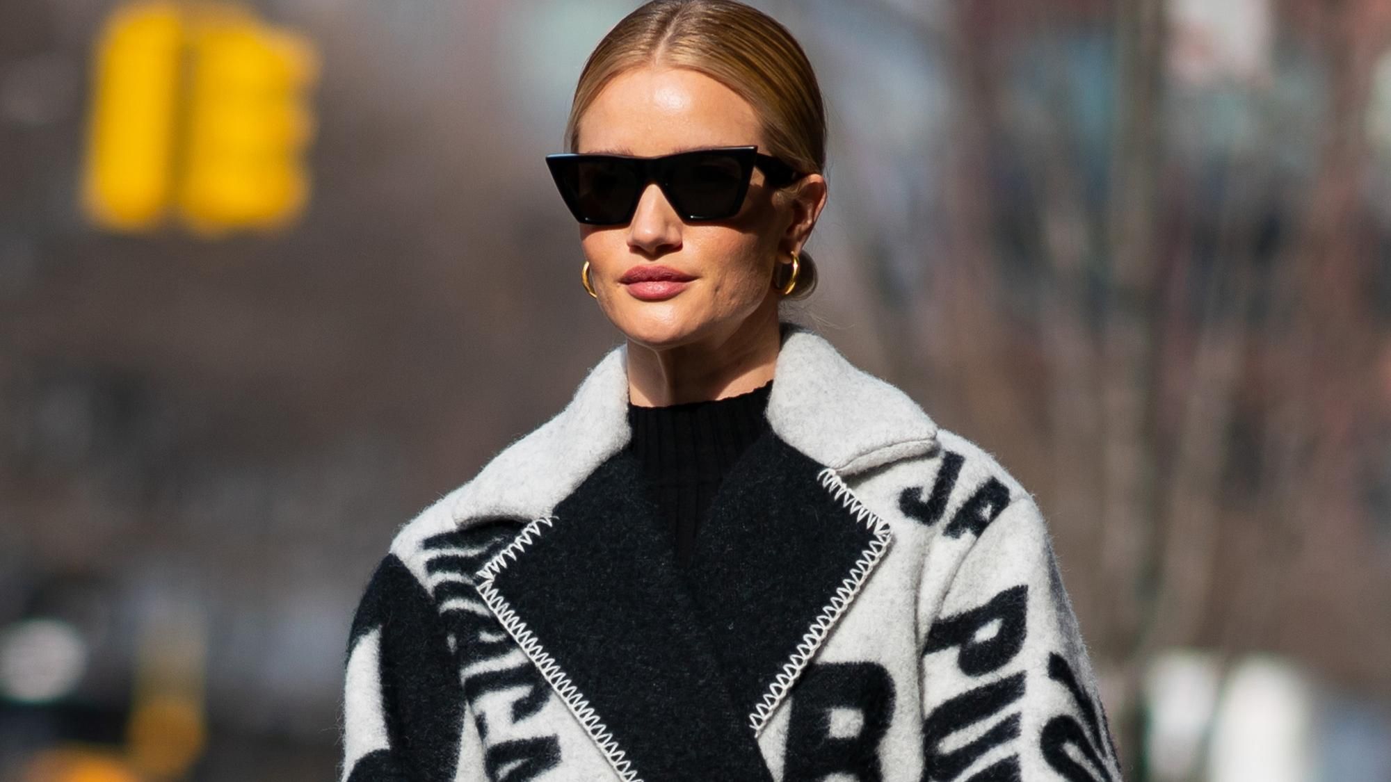 Розі Хантінгтон-Уайтлі зачарувала стильним образом у Нью-Йорку: ефектні фото Розі Хантінгтон-Уайтлі зачарувала стильним образом у Нью-Йорку: ефектні фото