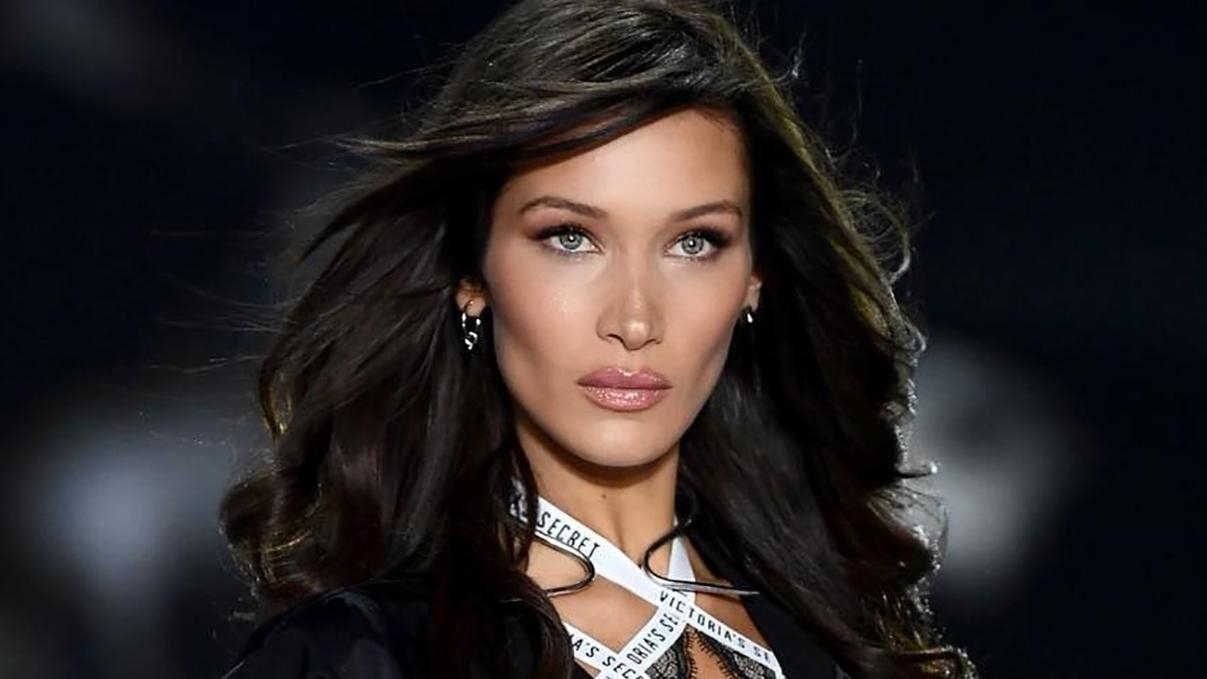 Бежевый костюм с мужского плеча: Белла Хадид показывает как носить тренды 2019 года