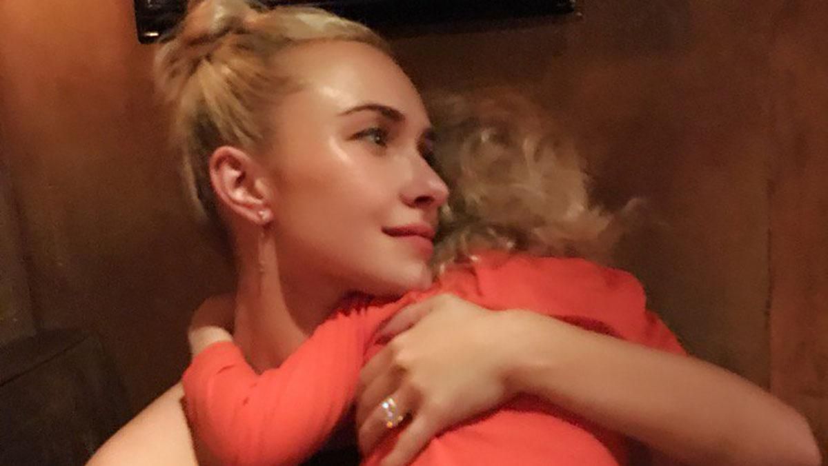 Заботливая мама: Хайден Панеттьери показала редкое фото с дочкой Заботливая мама: Хайден Панеттьери показала редкое фото с дочкой