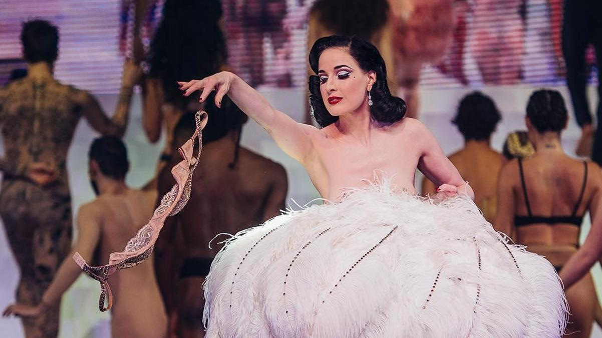 Дита фон Тиз полностью обнажилась на сцене: фото 18+