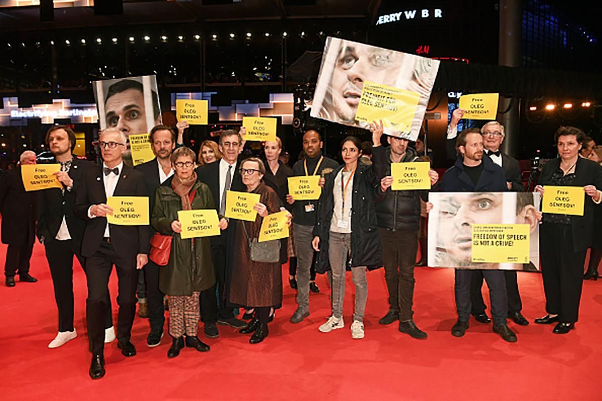 Флешмоб на красной дорожке: режиссеры призвали освободить Сенцова - фото