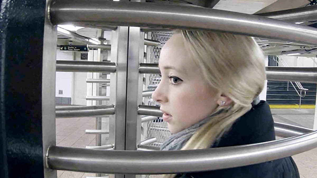 Почуватися як тварина у клітці: у Нью-Йорку закрили людей в турнікетах метро Почуватися як тварина у клітці: у Нью-Йорку закрили людей в турнікетах метро