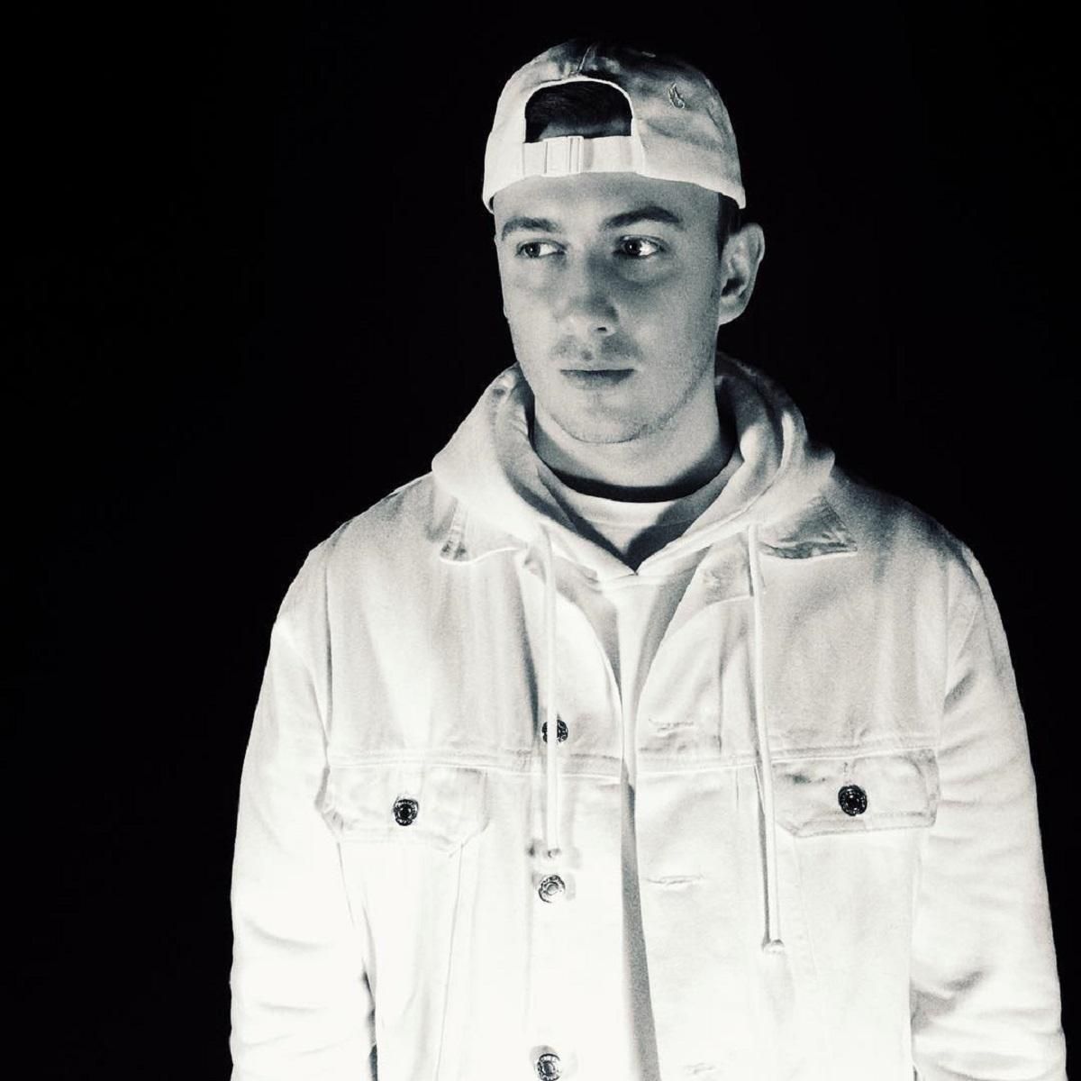 Як дитяче шампанське: журі прокоментували виступ Ivan NAVI на Нацвідборі Євробачення-2019 Як дитяче шампанське: журі прокоментували виступ Ivan NAVI на Нацвідборі Євробачення-2019