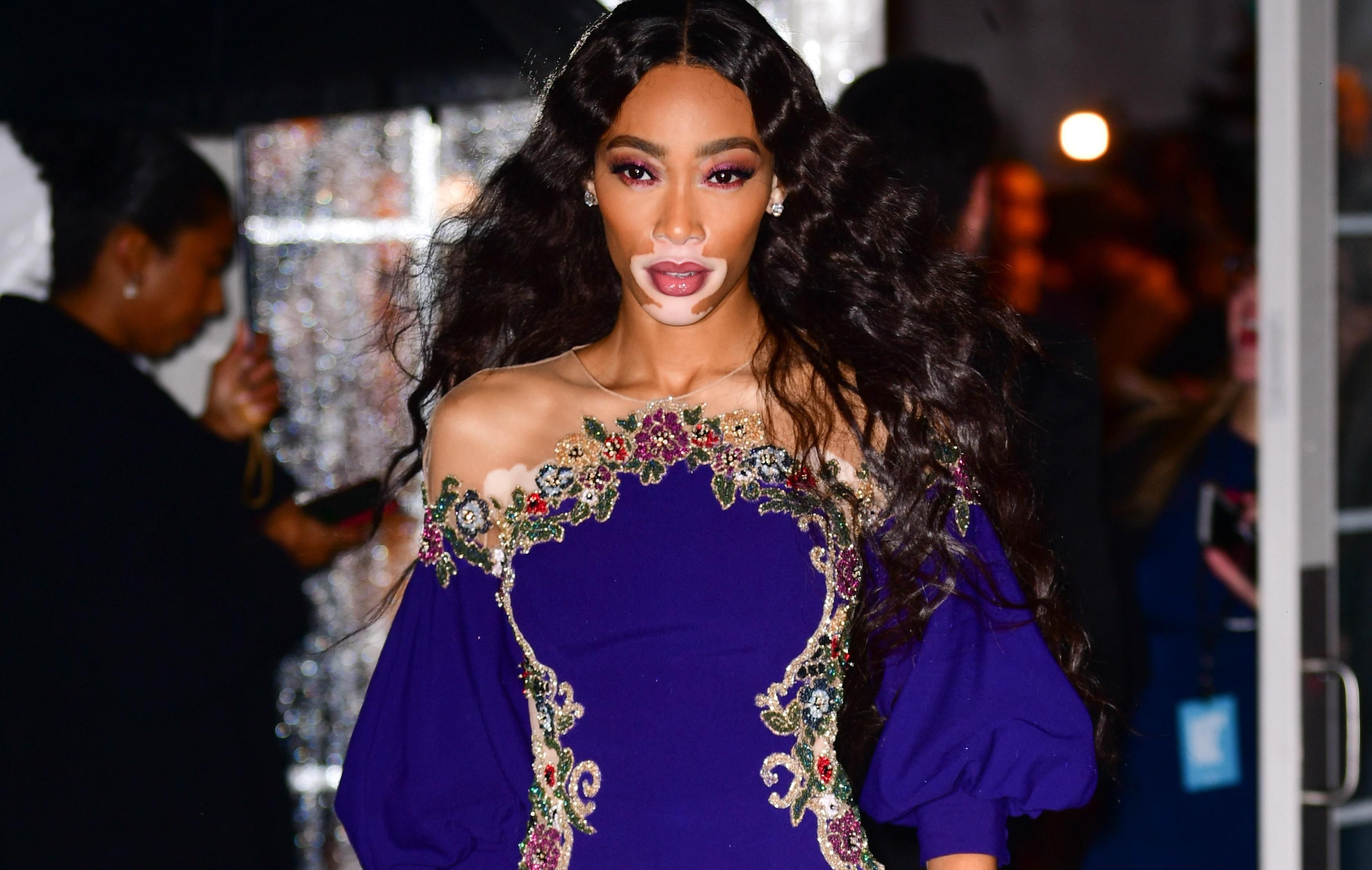 Эффект дождя: модель Винни Харлоу снялась в яркой фотосессии для глянца Эффект дождя: модель Винни Харлоу снялась в яркой фотосессии для глянца