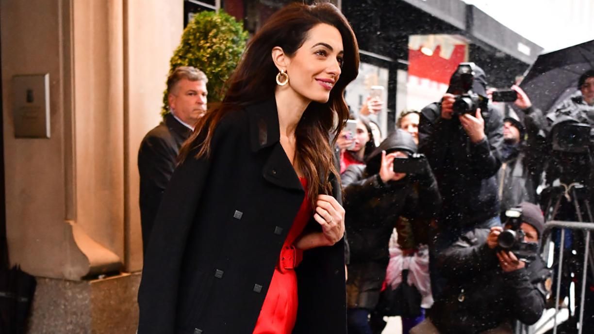 Яскравий вихід: Амаль Клуні вразила весняним образом Яскравий вихід: Амаль Клуні вразила весняним образом