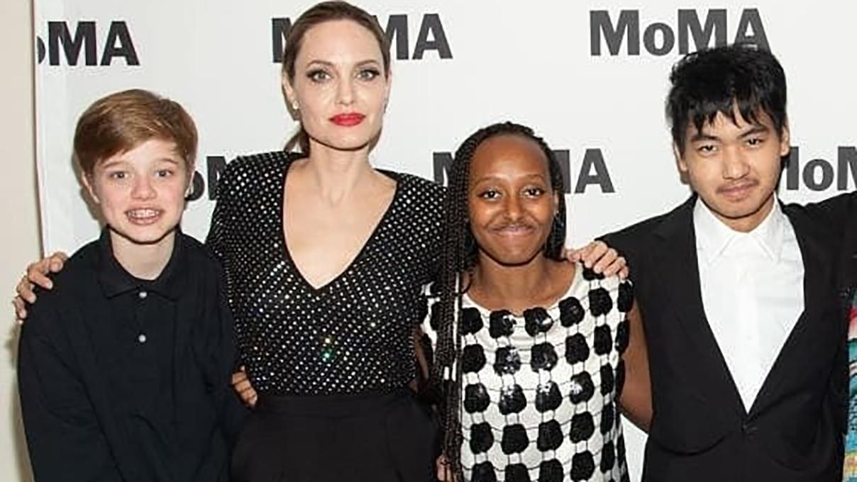 Полезное с приятным: Анджелина Джоли вместе с детьми посетила Музей современного искусства