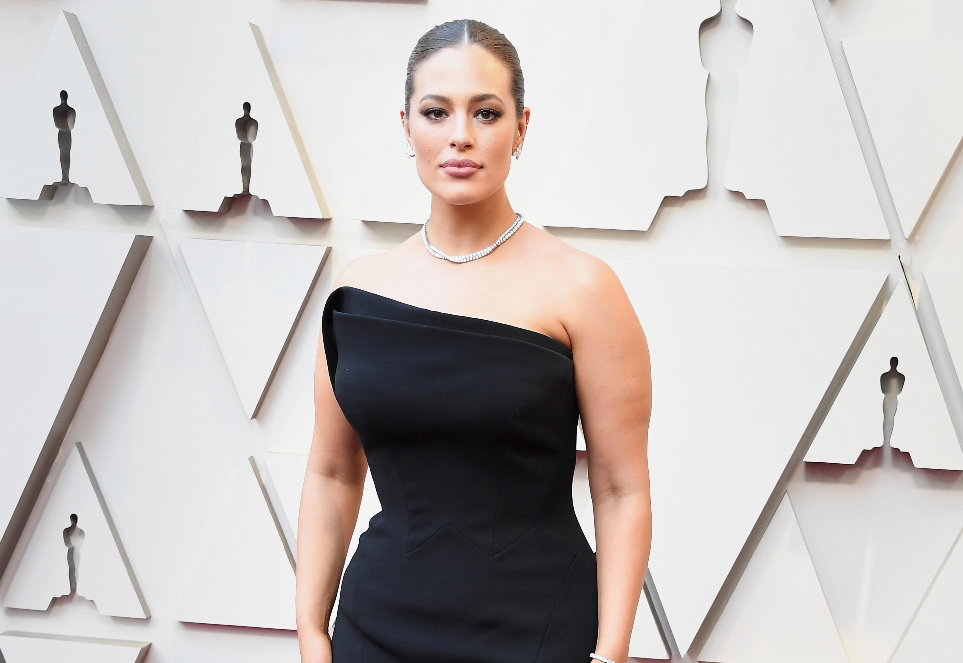 Церемония Оскар-2019: Эшли Грэм ошеломила стройной фигурой на красной дорожке Церемония Оскар-2019: Эшли Грэм ошеломила стройной фигурой на красной дорожке