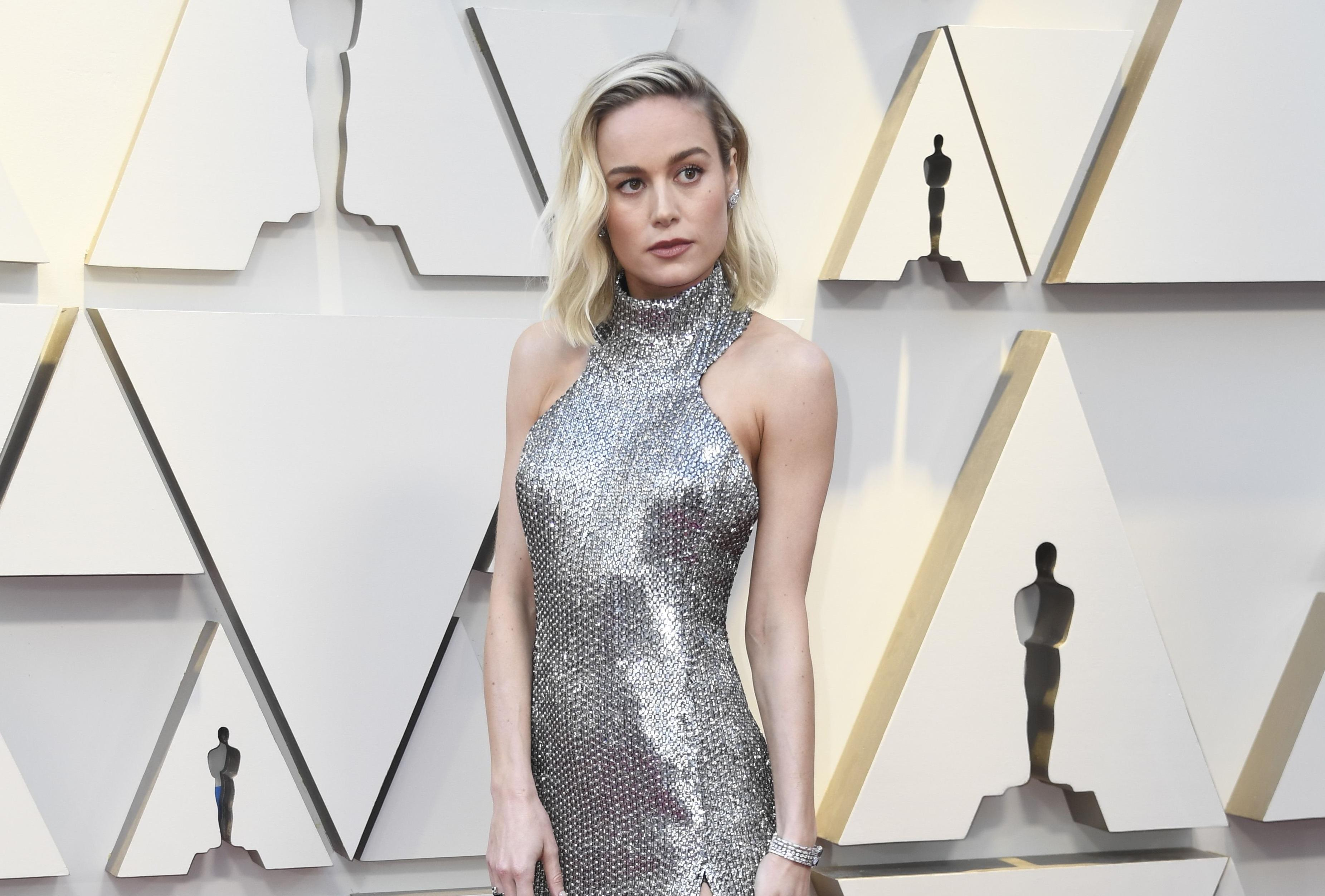 В платье с разрезом: женщина-супергерой Бри Ларсон сияет на красной дорожке церемонии Оскар-2019