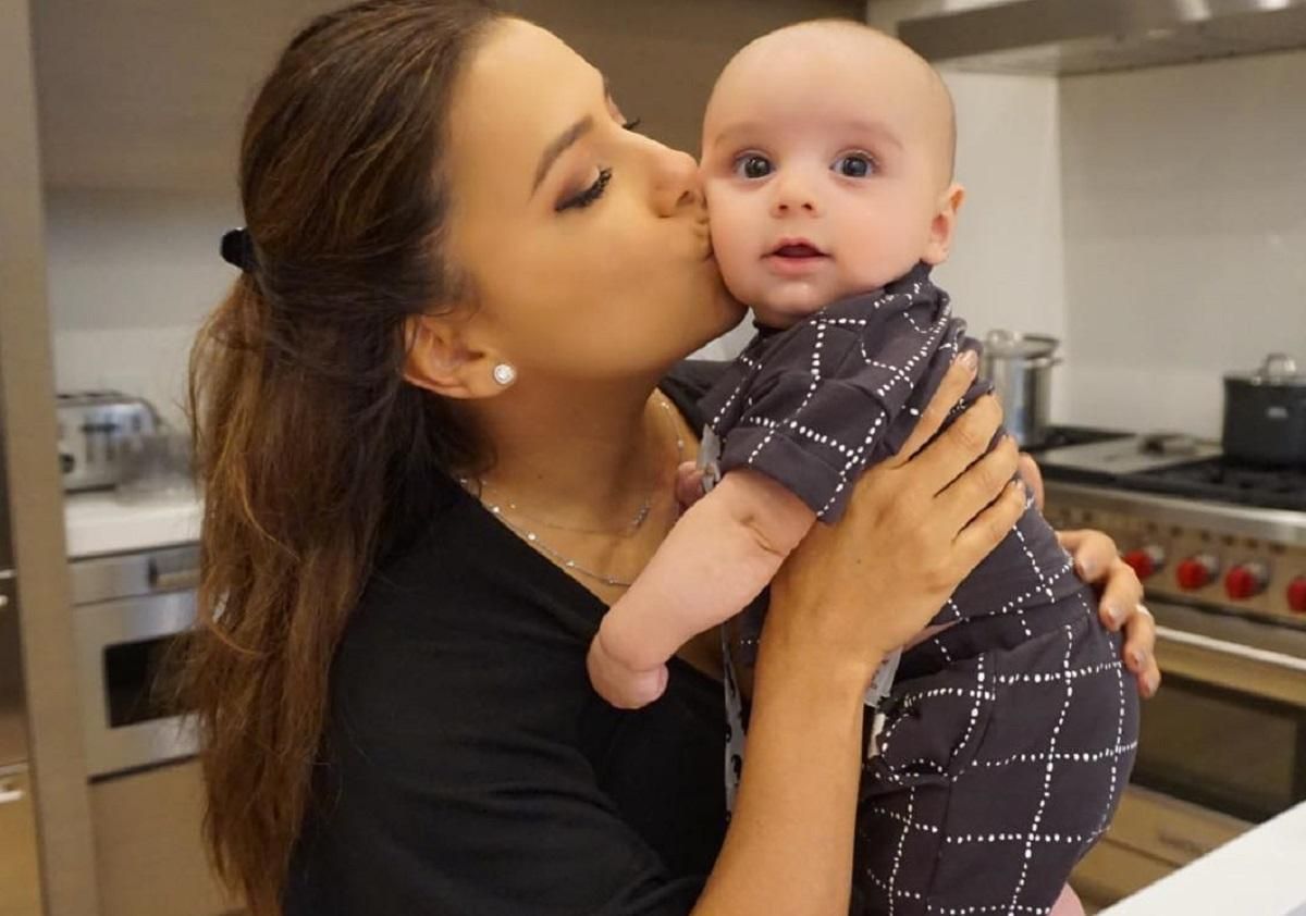 Малыш Бастон: Ева Лонгория тронула сеть фото с 8-месячным сыном Малыш Бастон: Ева Лонгория тронула сеть фото с 8-месячным сыном