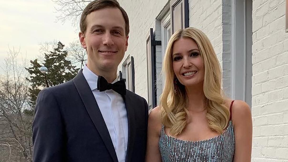 Иванка Трамп засветила стройную фигуру в роскошном платье на свидании с мужем