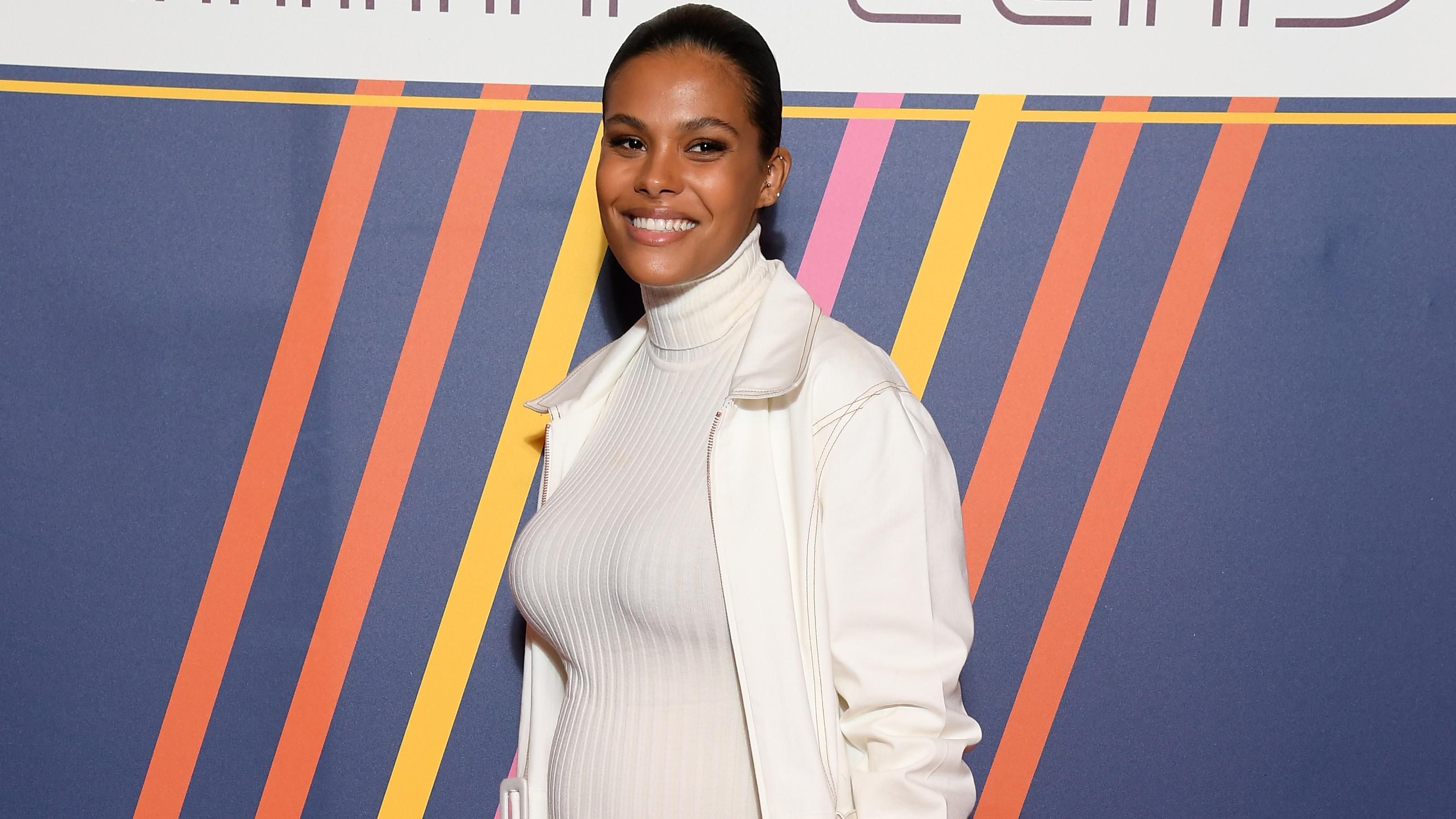 Білий total look від майбутньої мами: Тіна Кунакі зачарувала світлим образом в Парижі Білий total look від майбутньої мами: Тіна Кунакі зачарувала світлим образом в Парижі