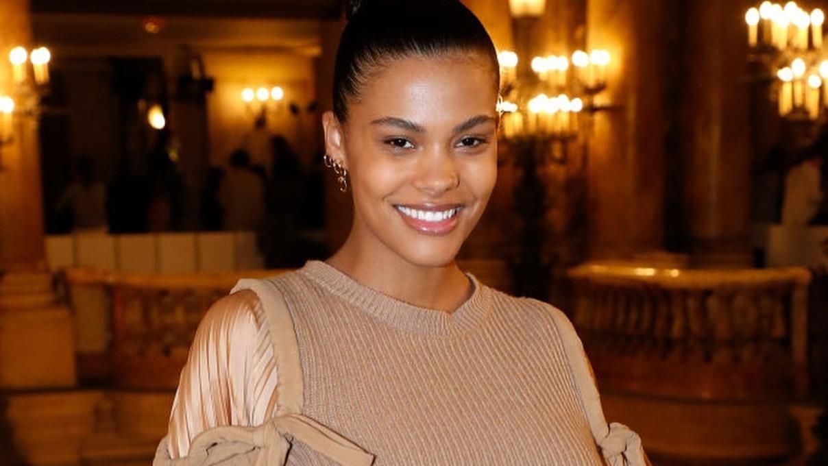 Беременная Тина Кунаки очаровала очередным стильным выходом на Неделе моды Беременная Тина Кунаки очаровала очередным стильным выходом на Неделе моды