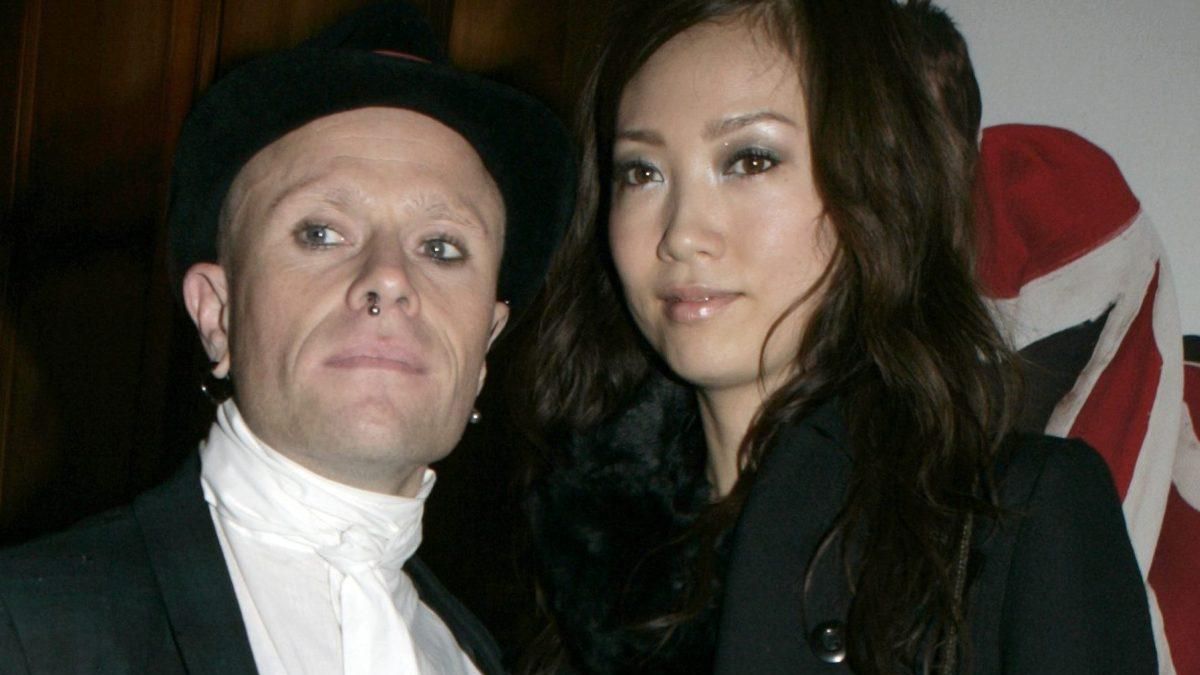 Вокалист The Prodigy Кит Флинт ушел из жизни из-за развода с женой, – СМИ Вокалист The Prodigy Кит Флинт ушел из жизни из-за развода с женой, – СМИ