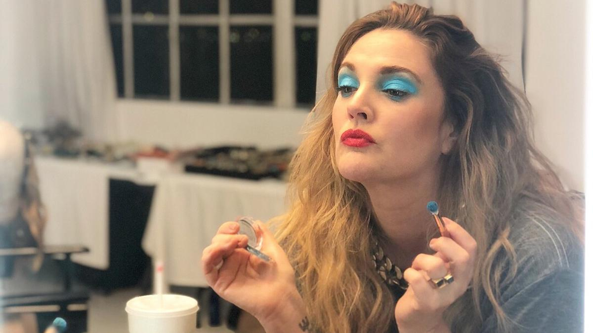 Актриса Дрю Бэрримор поделилась секретом успешной карьеры в интервью Marie Claire: яркие фото