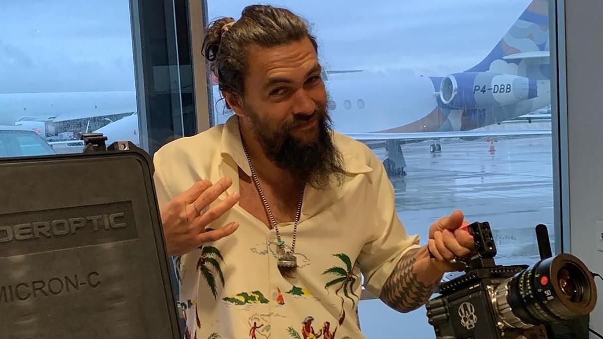 Самолет, в котором летел Джейсон Момоа, совершил аварийную посадку: детали Самолет, в котором летел Джейсон Момоа, совершил аварийную посадку: детали