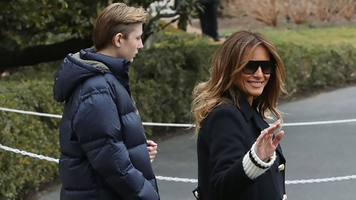 Меланія Трамп вразила буденним образом в Алабамі: фото Меланія Трамп вразила буденним образом в Алабамі: фото