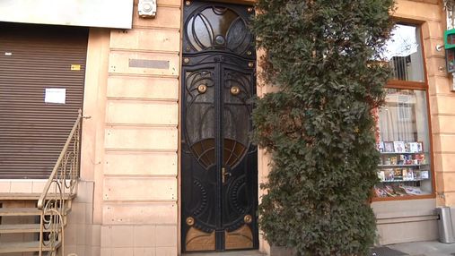 Благотворительная реставрация: активисты спасают старинные двери Ивано-Франковска