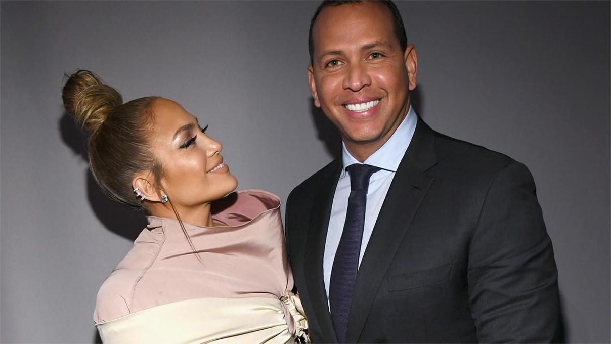 Обручальное кольцо Дженнифер Лопес стоит 4,5 миллиона долларов Обручальное кольцо Дженнифер Лопес стоит 4,5 миллиона долларов