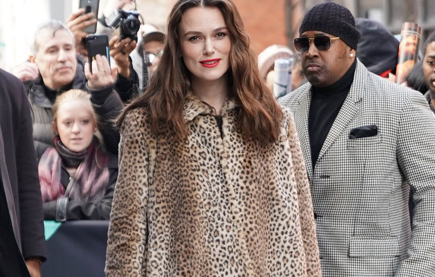 У леопардовій шубі і мереживній сукні: Кіра Найтлі приміряла сміливий образ – фото У леопардовій шубі і мереживній сукні: Кіра Найтлі приміряла сміливий образ – фото