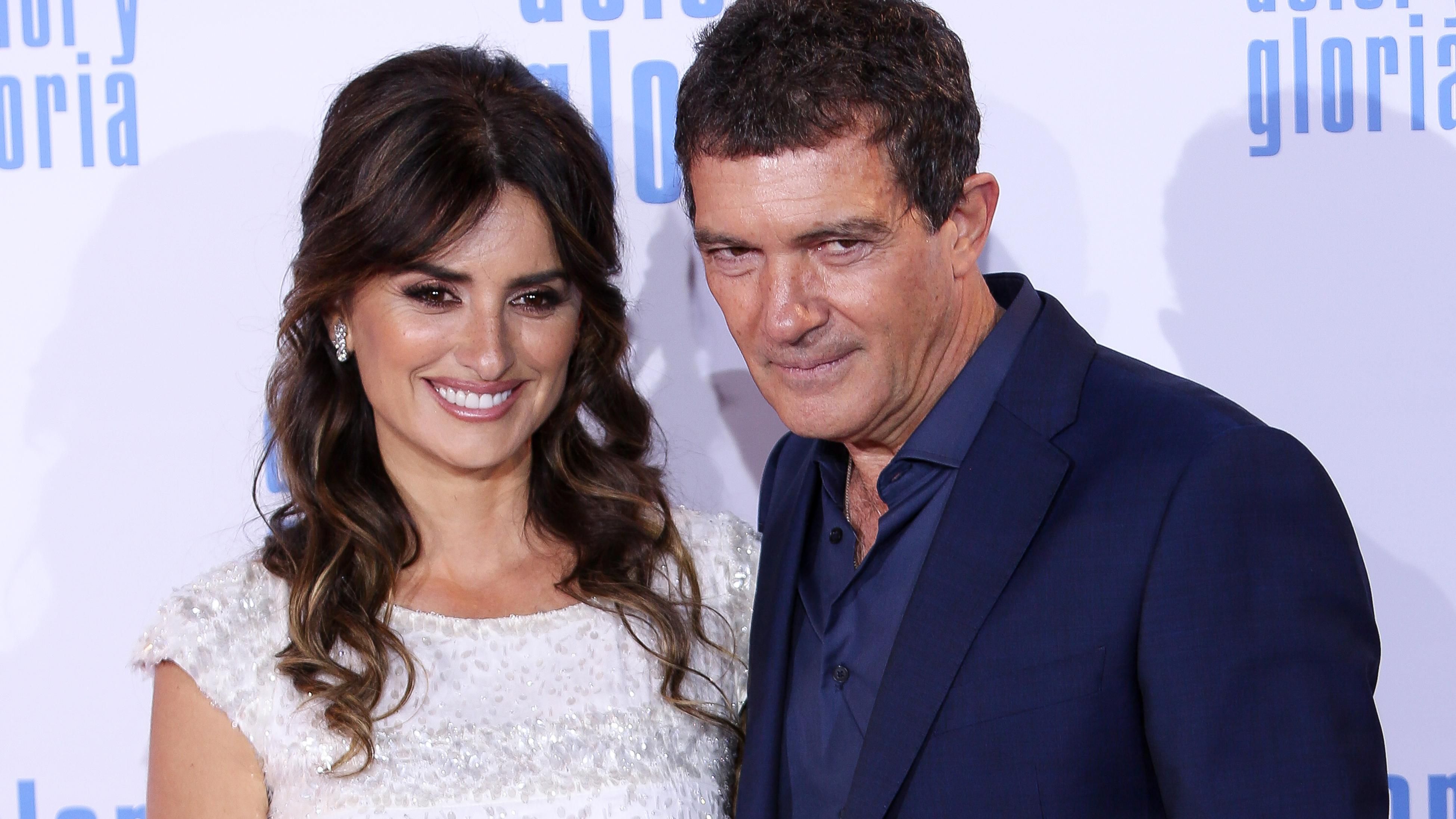 Пенелопа Крус у ніжному образі та Антоніо Бандерас відвідали прем'єру фільму "Біль і слава" Пенелопа Крус у ніжному образі та Антоніо Бандерас відвідали прем'єру фільму "Біль і слава"