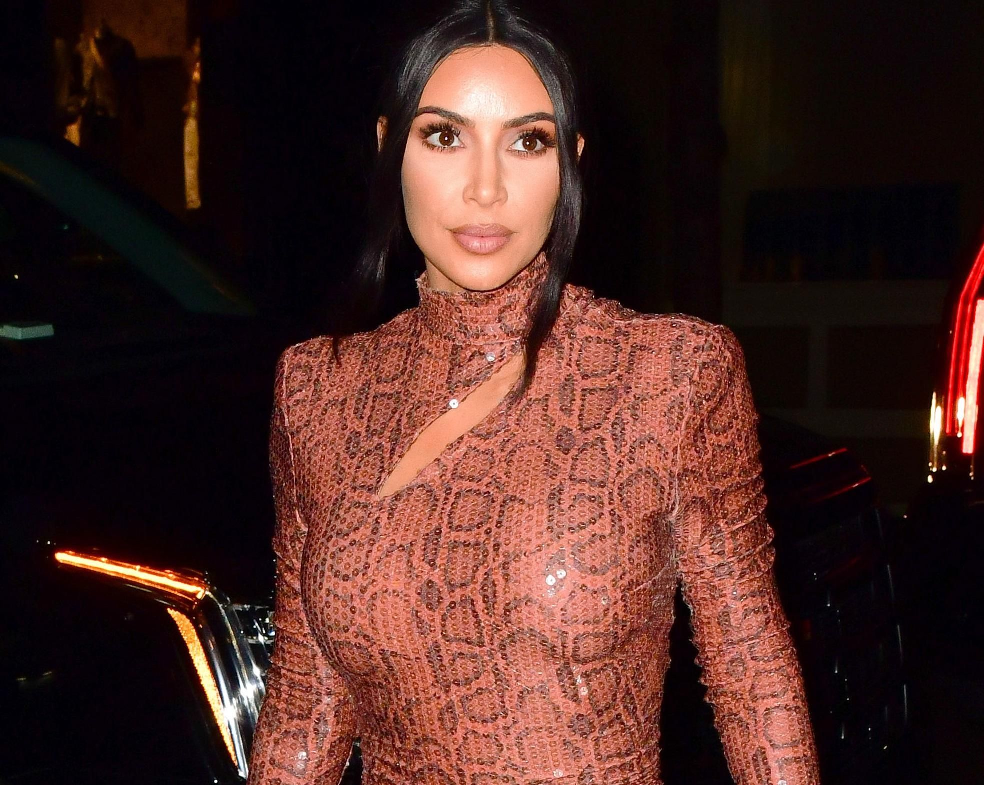 Кім Кардашян приголомшила колекцією взуття і сумок: фото Кім Кардашян приголомшила колекцією взуття і сумок: фото