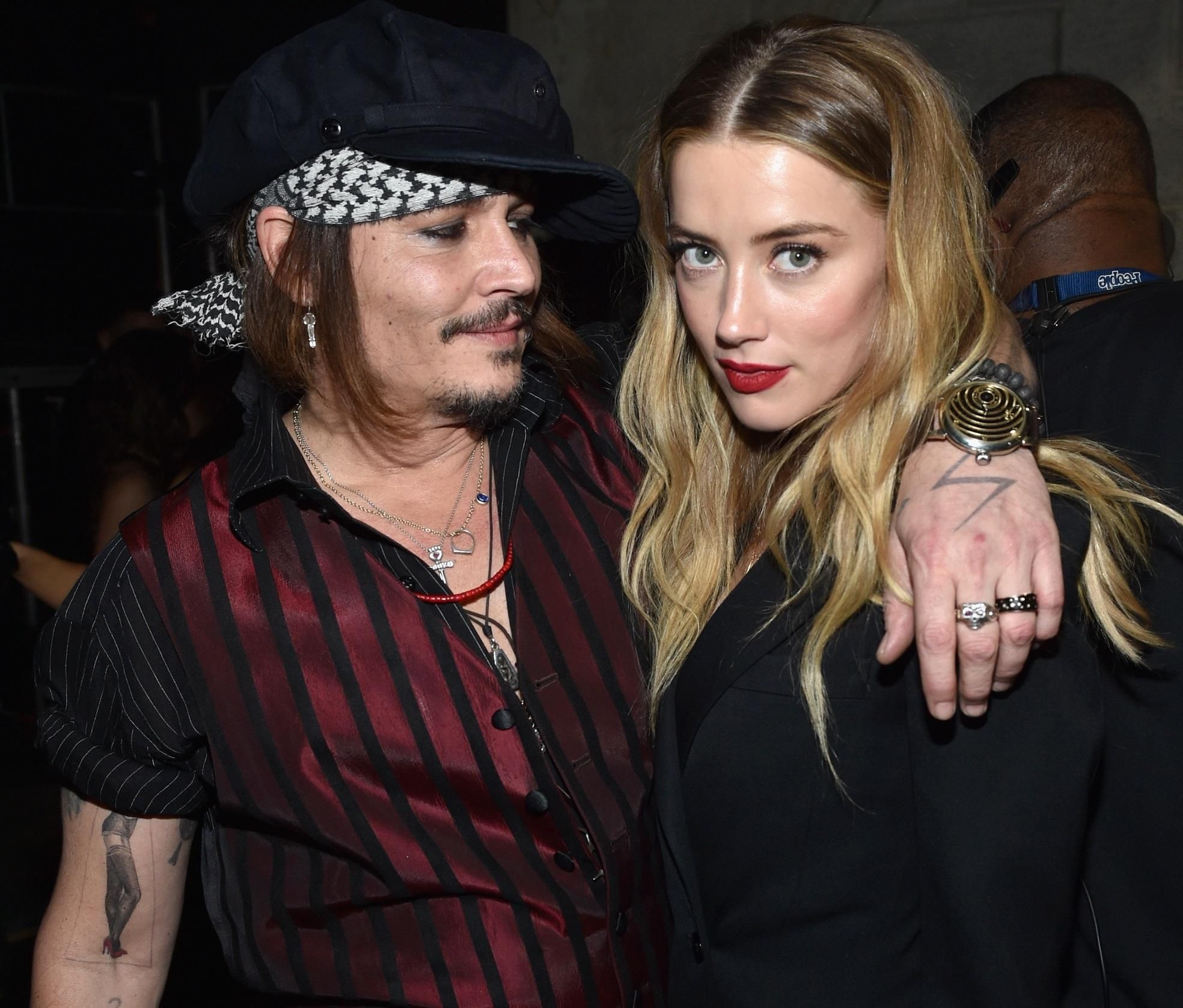 Джонні Депп звинувачує Ембер Хьорд у насильстві: актор зібрав докази Джонні Депп звинувачує Ембер Хьорд у насильстві: актор зібрав докази