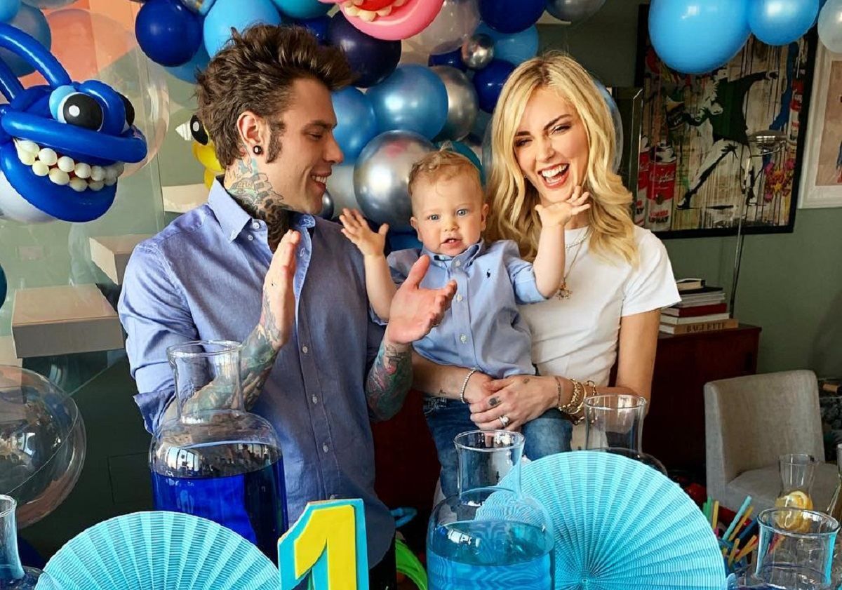 Family look: муж Кьяры Ферраньи примерил одинаковую одежду с 1-летним сыном Family look: муж Кьяры Ферраньи примерил одинаковую одежду с 1-летним сыном