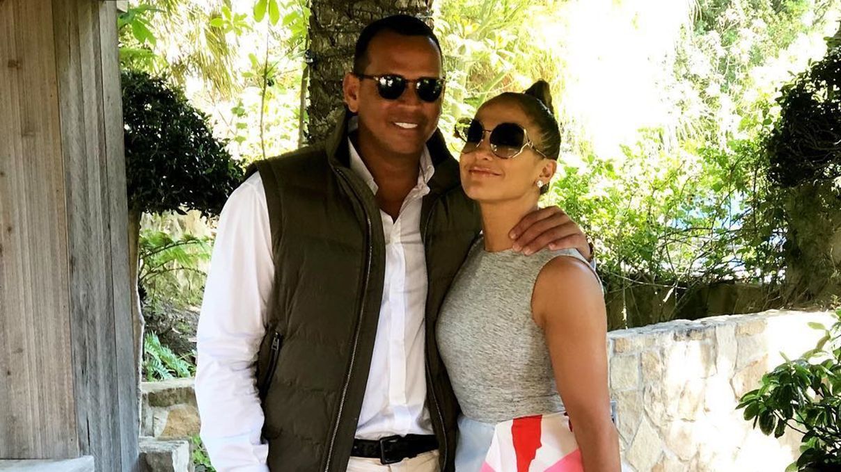 Дела семейные: Дженнифер Лопес со своим женихом создадут коллекцию солнцезащитных очков Дела семейные: Дженнифер Лопес со своим женихом создадут коллекцию солнцезащитных очков