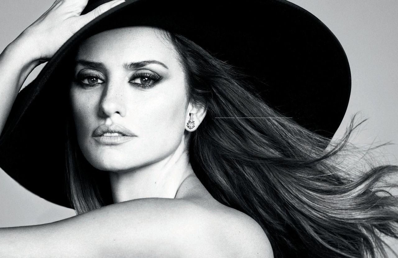 44-летняя обольстительная Пенелопа Крус украсила обложку глянца: фото 44-летняя обольстительная Пенелопа Крус украсила обложку глянца: фото