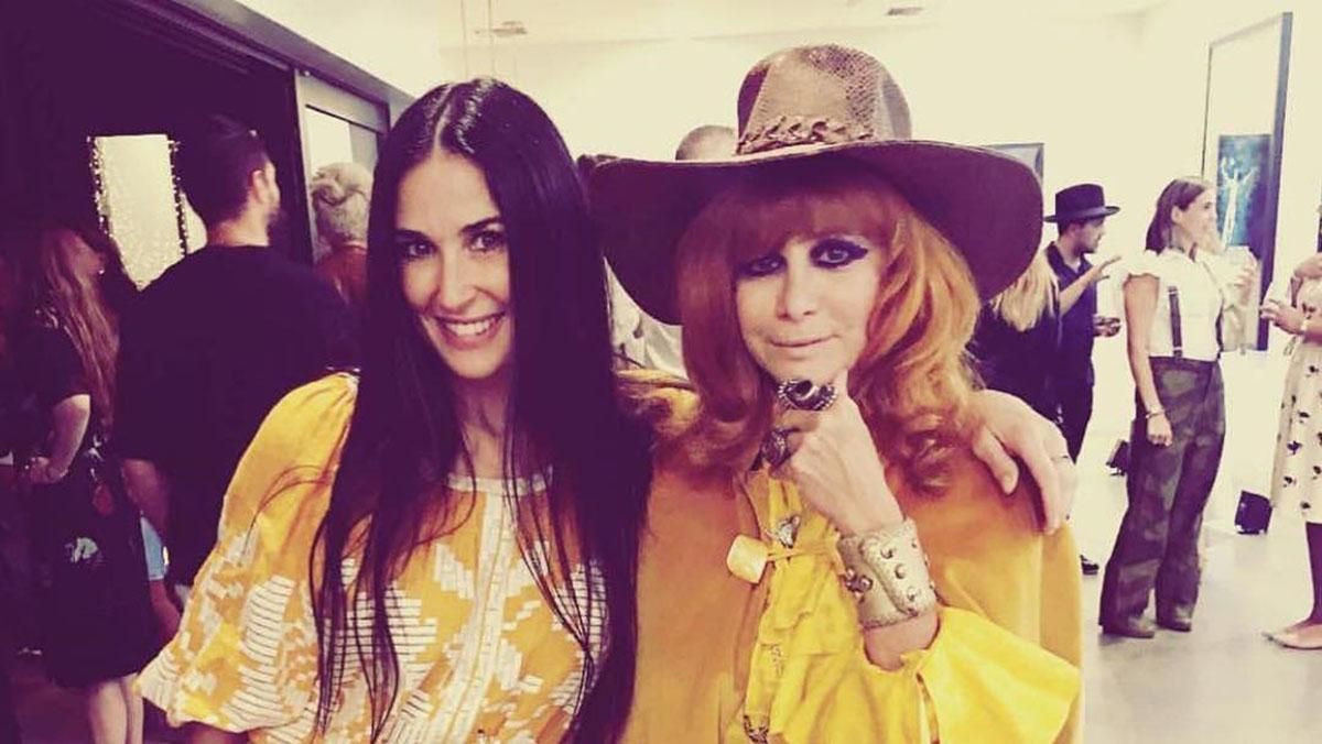 Демі Мур приміряла сукню-вишиванку від українського дизайнера: фото Демі Мур приміряла сукню-вишиванку від українського дизайнера: фото