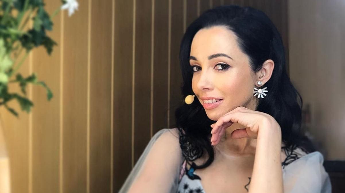 Катерина Кухар зізналась, що вона робить перед кожним виходом на сцену Катерина Кухар зізналась, що вона робить перед кожним виходом на сцену