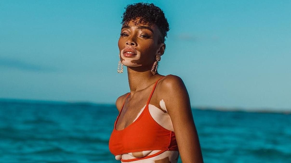 "Ангел" Victoria's Secret Винни Харлоу похвасталась формами в новой съемке "Ангел" Victoria's Secret Винни Харлоу похвасталась формами в новой съемке