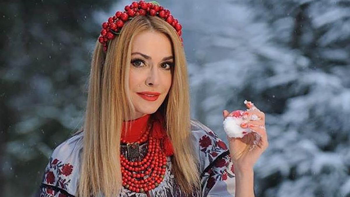 Топ-6 роскошных вышиванок в гардеробе Ольги Сумской Топ-6 роскошных вышиванок в гардеробе Ольги Сумской