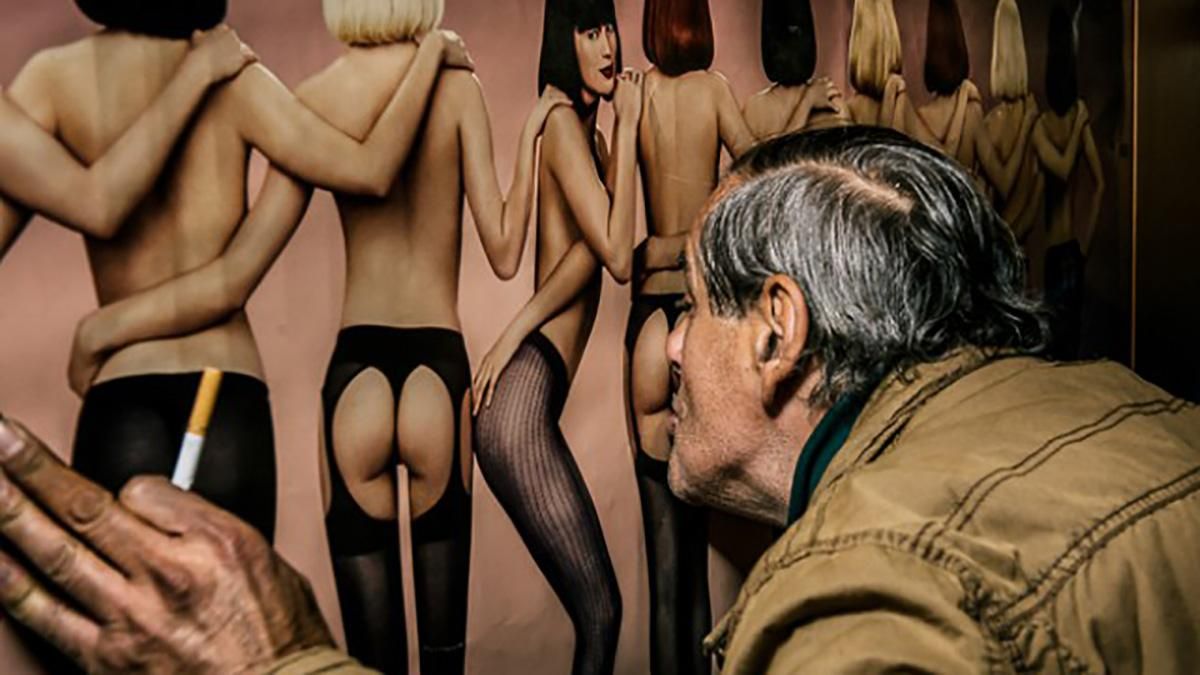 Вічне свято і безпросвітне пияцтво: фотограф показав не туристичні паби Відня (18+) Вічне свято і безпросвітне пияцтво: фотограф показав не туристичні паби Відня (18+)