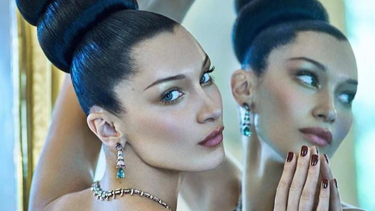 В образі Одрі Хепберн: розкішна Белла Хадід прикрасила обкладинку Vogue В образі Одрі Хепберн: розкішна Белла Хадід прикрасила обкладинку Vogue