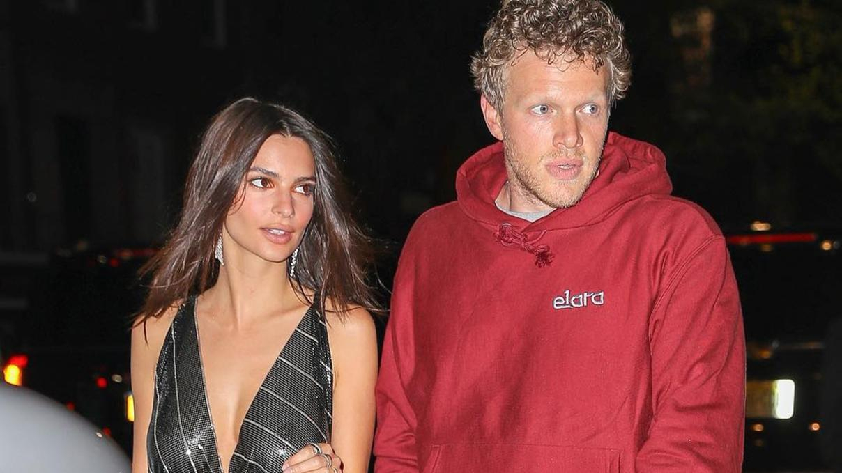 Редкий выход: Эмили Ратаковски посетила футбольный матч со своим мужем