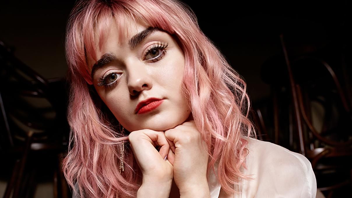 Звезда "Игры престолов" Мэйси Уильямс украсила обложку глянца: эффектные фото Звезда "Игры престолов" Мэйси Уильямс украсила обложку глянца: эффектные фото