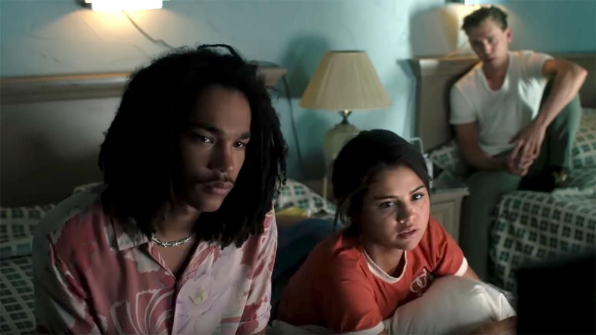 Впервые после депрессии: в сети появился трейлер к фильму "Мертвые не умирают" с Селеной Гомес Впервые после депрессии: в сети появился трейлер к фильму "Мертвые не умирают" с Селеной Гомес