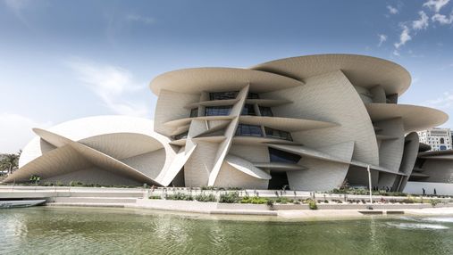 Роза пустыни: здание Национального музея Катара поражает снаружи и внутри
