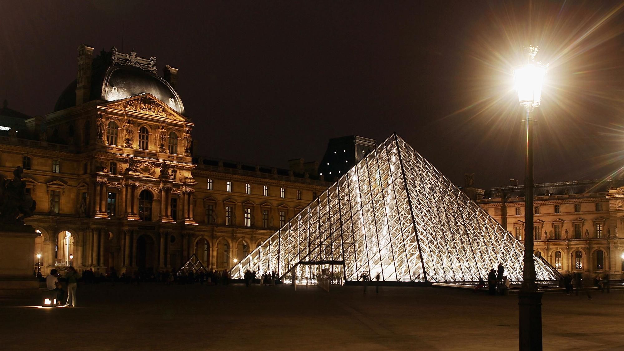 Ночь с Моной Лизой: сервис Airbnb и Лувр разыгрывают уникальный лот Ночь с Моной Лизой: сервис Airbnb и Лувр разыгрывают уникальный лот