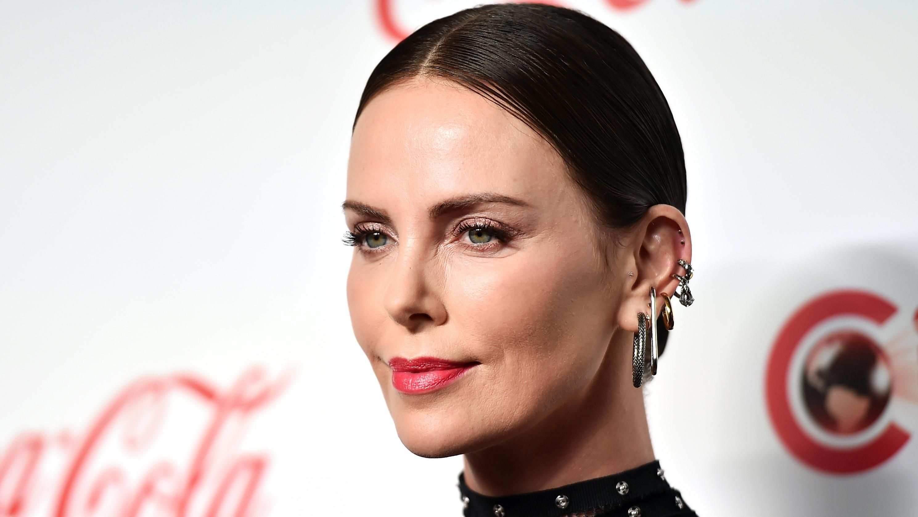 Я самотня близько десяти років, – 43-річна Шарліз Терон прокоментувала своє особисте життя Я самотня близько десяти років, – 43-річна Шарліз Терон прокоментувала своє особисте життя